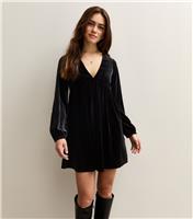 Women's Petite Black Velvet Smock Mini Dress New Look