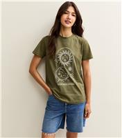 Women's Green Celestial Print Relaxed T-shirt New Look