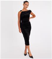 Women's Petite Black Velvet Midaxi Dress Quiz New Look