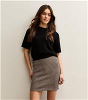 Women's Petite Brown Wavy Jacquard Tube Skirt New Look
