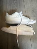 White Nike Unisex Trainers Size 3 Great Condition