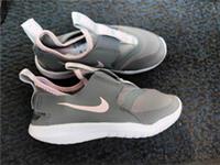 Nike Flex Runner girls slip on trainers 2 UK / 34 EU New