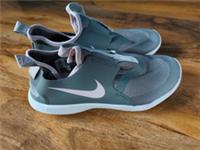 Nike Flex Runner girls sport slip on trainers, size 12 UK / 30 EU New