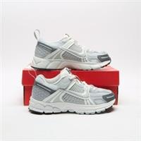NIKE Zoom Vomero 5 Children's Grey SIZE 2 Trainers