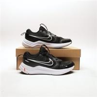NIKE Big Kids Cosmic Runner Black Junior SIZE 4.5 Trainers