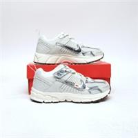 NIKE Zoom Vomero 5 Children's Grey SIZE 1 Trainers