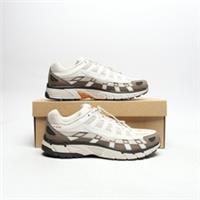 NIKE P6000 Utility Men's Brown SIZE 8.5 Trainers