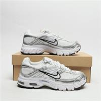 NIKE Air Max Moto 2K Women's White SIZE 4.5 Trainers