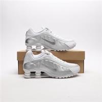 NIKE Shox R4 Junior White SIZE 5 Trainers