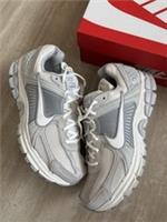 Size UK 7 Nike Zoom Vomero 5 Pure Platinum Grey Summit White - Brand New £