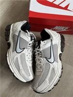 Nike Zoom Vomero 5 Phantom Light Iron Ore Size UK 4 - Brand New ?