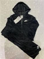 Nike Boy's 2- Piece Set (Size 6-7 Years )
