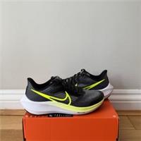 Nike Air Zoom Pegasus 39 Running Trainers Black / Barely Volt UK 3.5 DM4015 002