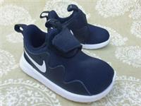 Boys infant Black White Nike trainer size UK 3.5 Eu 19.5 10cm