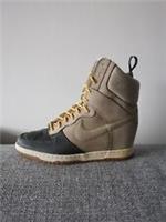 NIKE DUNK SKY HI WEDGE SNEAKERBOOT SIZE UK 6.5 EUR 40.5 (616715 200)