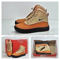 Nike Woodside 2 High ACG (GS) Boots 524872-201 Size 5 UK, 38 EUR