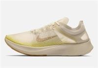 MENS NIKE ZOOM FLY SP FAST SIZE UK 7.5 EUR 42 US 8.5 (AT5242 174)LIGHT OREWOOD*