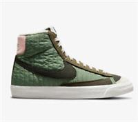 Nike Blazer Mid BG 77- OIL GREEN UK Size: 3.5 **BOX HAS NO LID**