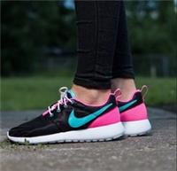 Nike Roshe One GS UK 5 UK 5.5. - 599729 013