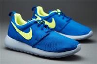 Nike Rosherun GS Various Sizes available - 599728 407