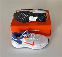 Nike Revolution 7 (GS). White/Team Orange. Size UK 5