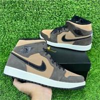 NIKE AIR JORDAN 1 MID SE DARK CHOCOLATE TRAINERS SIZE UK 8.5 CRIMSON DC7294-200
