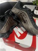Nike Shox R4 🔗 Off Noir-Ironstone Brand New In Box 📦 UK7 LIMITED EDITION