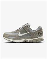 Authentic Nike Zoom Vomero 5 ( Men UK Size 7.5 EUR 42 ) Dark Stucco Smoke Grey