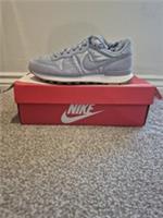 NIKE INTERNATIONALIST * WOLF GREY / WHITE * 828407 018 * UK 6