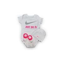 Nike 3 Piece Infant Sleeve Set 0-6 Months White Pink NYA0883S001