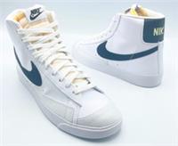 Nike Blazer Mid 77 Women Shoes Trainers UK Size 6.5 White / Blk  DO1344 101