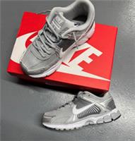 Nike Zoom Vomero 5 - Silver Grey - Multiple Sizes
