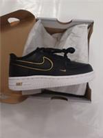 Nike Trainer. Air Force 1LV8 Toddler. Black/Gold. Size 9.5