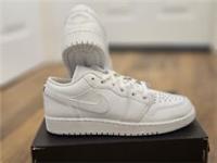 Nike Air Jordan 1 LOW (GS)/ WHITE/ UK SIZE 5 / Euro 38/ 24cm
