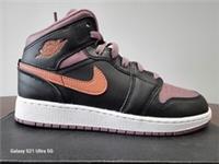 Junior Nike Air Jordan 1 Mid SE (GS) Trainers FB9909-008 UK sz's 4,5,4.5 & 6