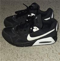 NIKE AIR MAX IVO GS Boys Girls Trainers New Black White 579995-011 Size UK 3