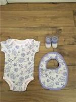 Babys Nike Sportswear Newborn Logo Print 3 Piece Boxed Set Age 0-6 Months