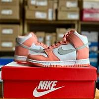 UK 4 - Nike Dunk High (W) - Salmon
