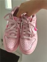 nike dunk low triple pink