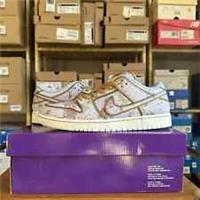 UK 9.5 - Nike SB Dunk Low - City of Style