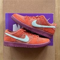 UK 7.5 - Nike SB Dunk Low Pro PRM - Mystic Red/Emerald Rise