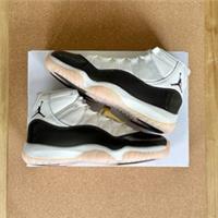 UK 4.5 - Air Jordan 11 Retro (W) - Neapolitan