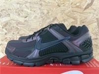 Nike Zoom Vomero 5 UK 9 EU 44 Unisex Burgundy Crush HQ4052 600