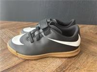 Nike Bravata indoor IC Futsal football boots UK11.5K