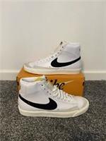 BRAND NEW Nike Blazer Mid 77 trainers - White/Black - UK Size 7