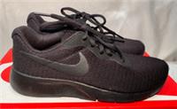 Nike Kids Trainers UK 2 /EU 35 Tanjun Black Low Top Lace Up Logo
