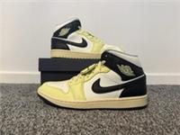 BRAND NEW Nike Air Jordan 1 Mid - White/Light Green/Black - UK Size 7 (EU 41)
