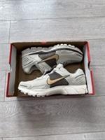 Nike Zoom Vomero 5 JD Light Bone Sesame Casual Shoes HM9657-001 UK10.5