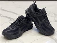 Nike Vomero Uk 5 Euro 37.5 Triple Black Junior Trainers  HF6998001
