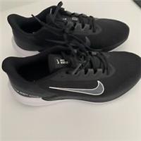 Nike Winflo 9 Mens Uk 7 Trainers Nwob # 479